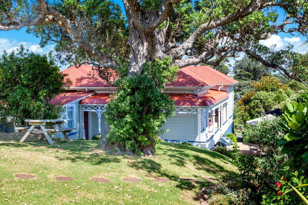 Crescent Villa - Stay Waiheke Ostend Exterior photo