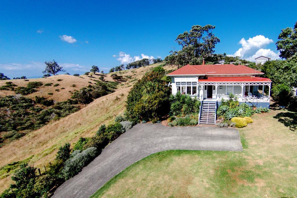 Crescent Villa - Stay Waiheke Ostend Exterior photo